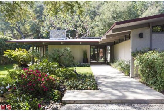 14814385 2207 Mandeville Canyon Rd