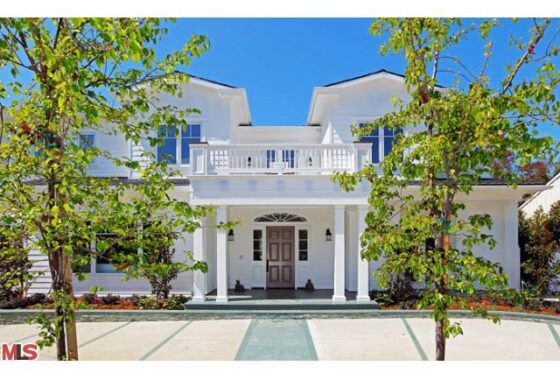 14814396 749 Amalfi Dr