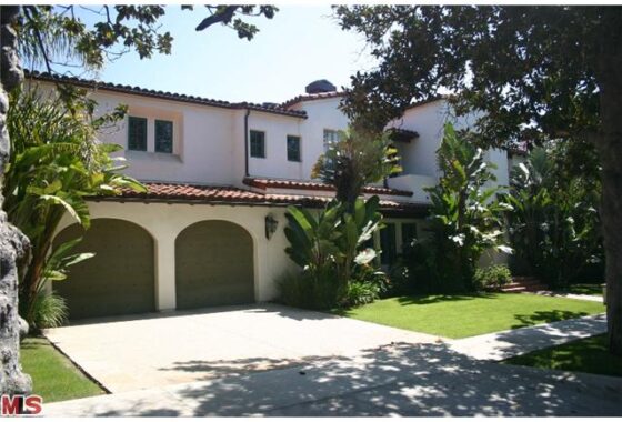 14814434 490 N Bowling Green Way