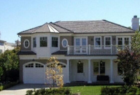 14815490 739 S. Burlingame Avenue