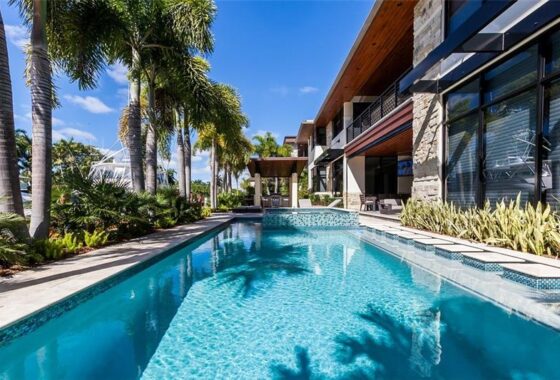 14815679 615 Royal Plaza Dr