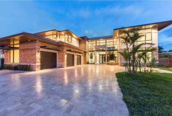 14815726 1240 Bayview Drive