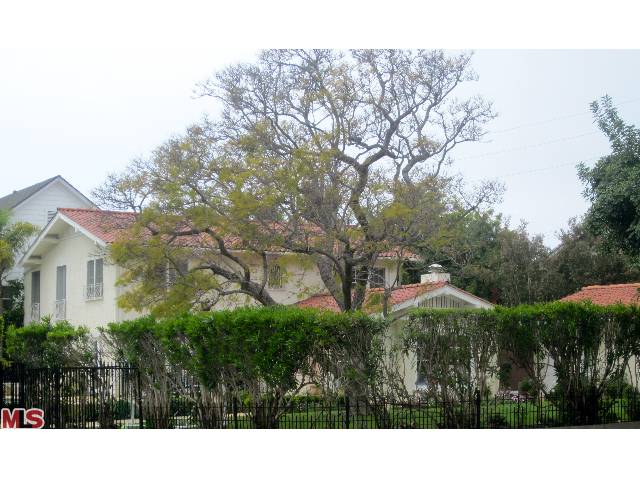 14815800 721 Georgina Ave