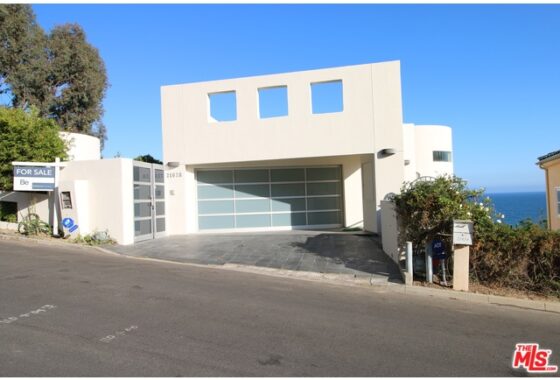 14815816 21628 Rambla Vista
