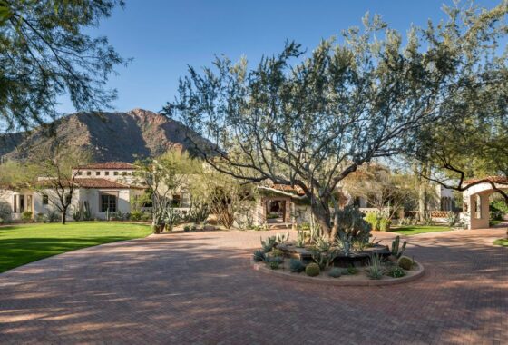14817241 5901 E Valley Vista Lane