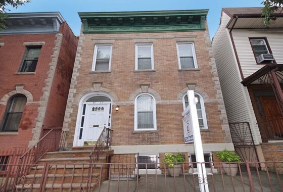 14817383 30 75 41st Street