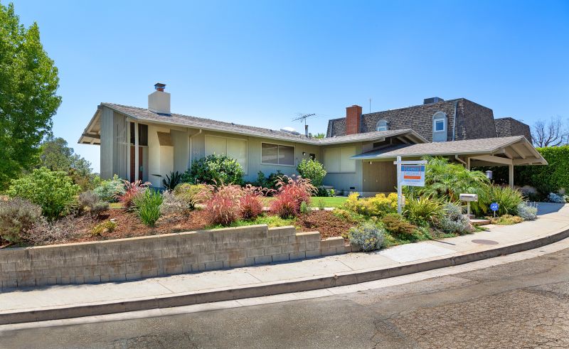 14817426 555 Greencraig Road