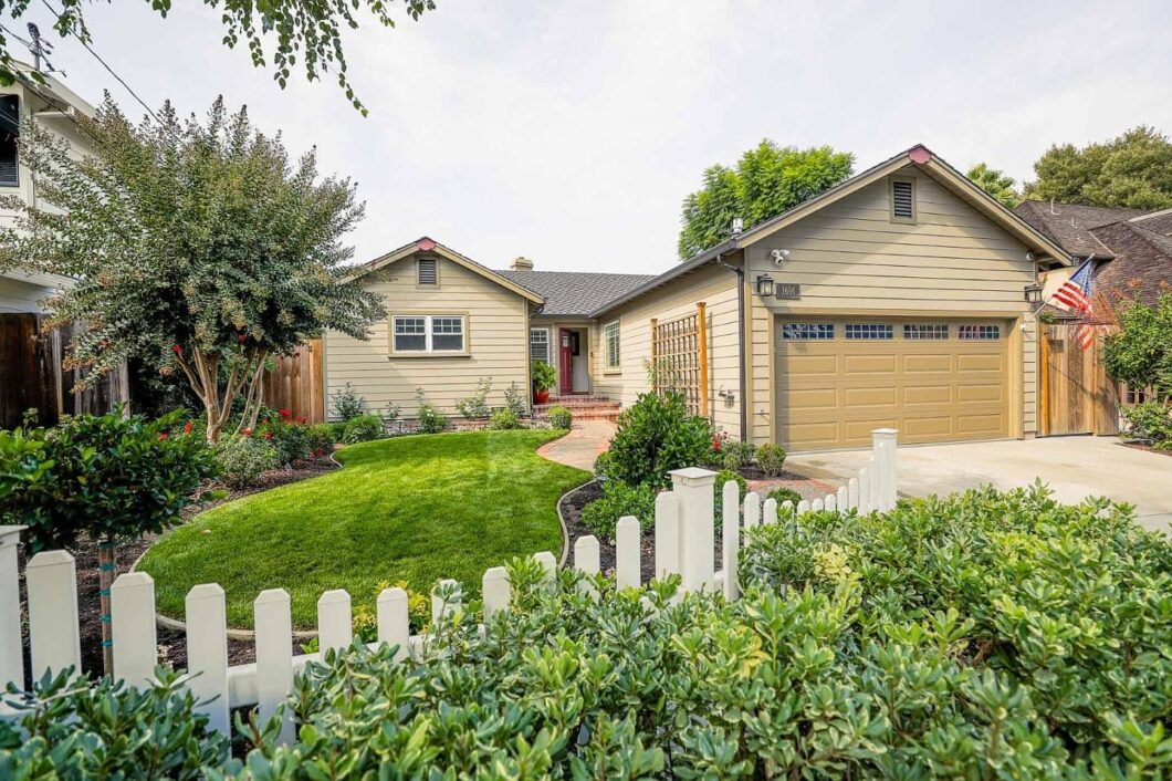 15418C1636714932912 1691 Lupton Ave