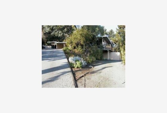 15418C1636941482173 890 Robb Road