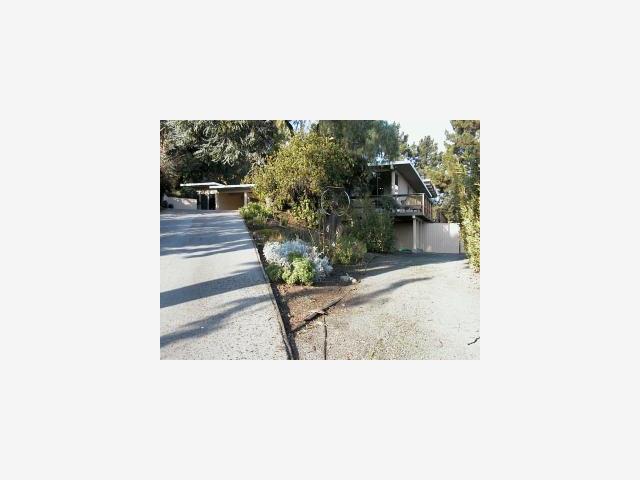 15418C1636941482173 890 Robb Road