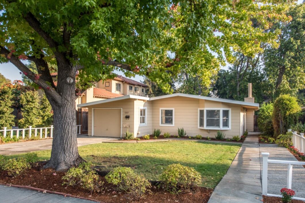 15418C1636942733941 3217 Waverley Street