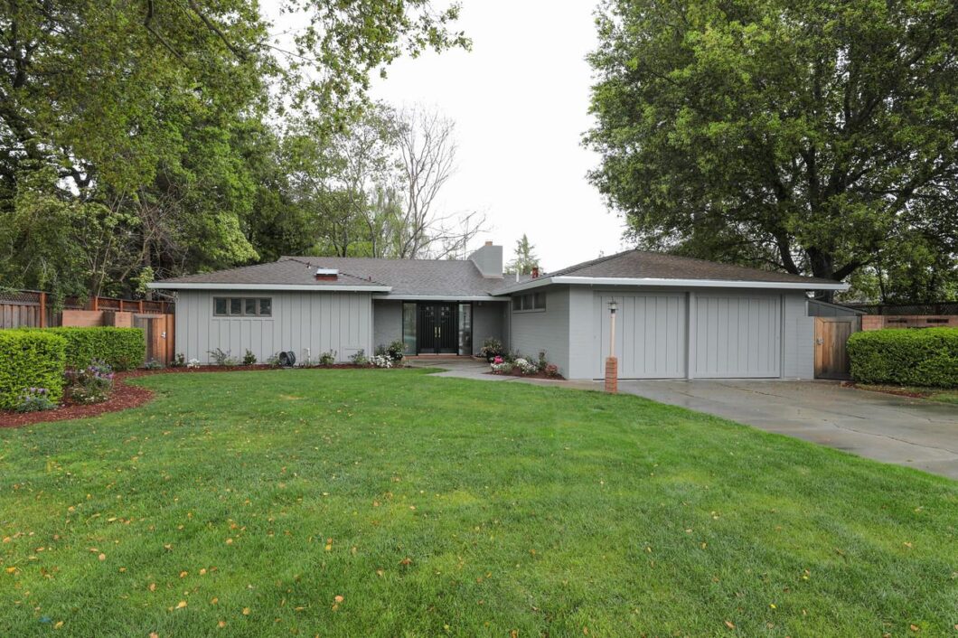 15418C1636947450242 1993 Colleen Drive