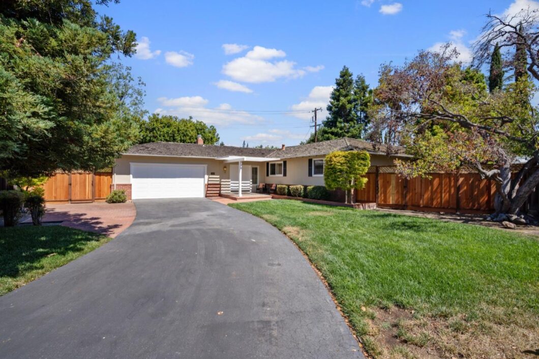 15418C1636956404571 13090 Lorene Court