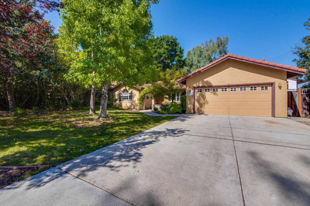 15418C1636961717057 14343 Mulberry Drive