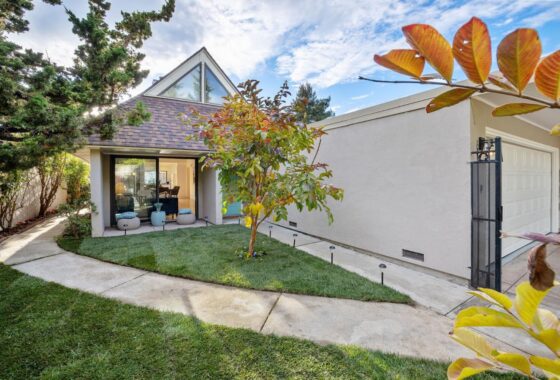 15418C1636962029949 1052 East Evelyn Avenue