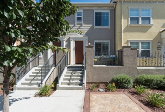 15418C1637030001791 410 Longden Avenue