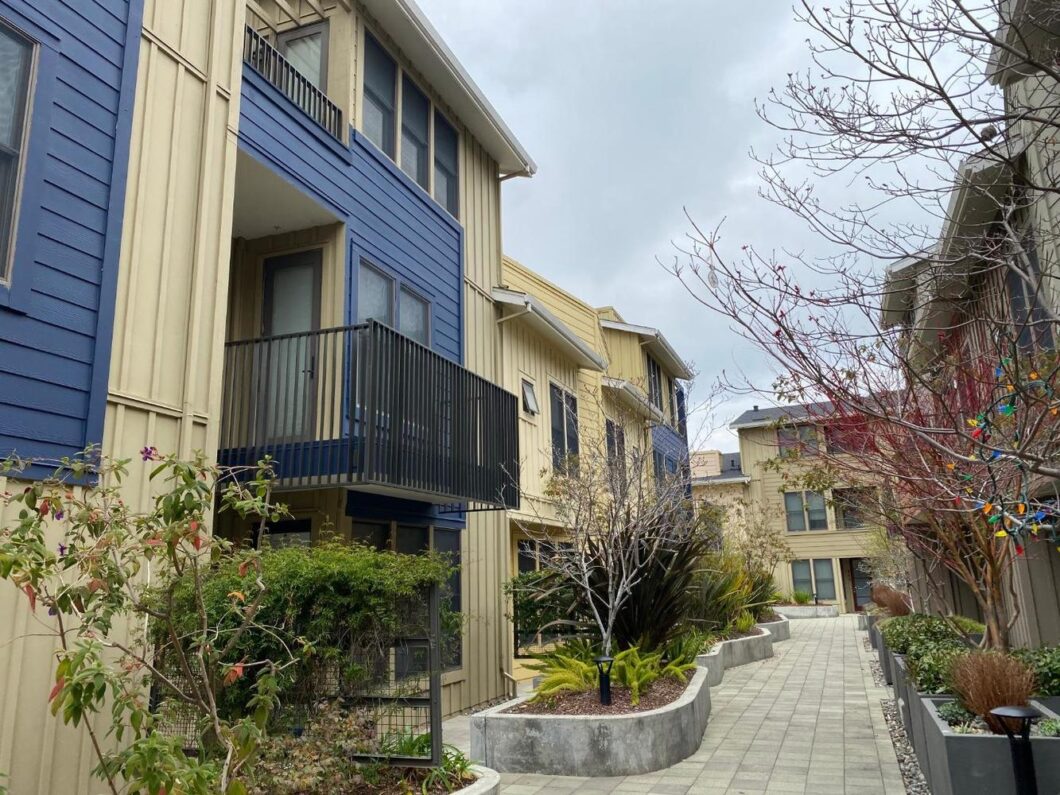 15418C1637042987970 862 Altaire Walk