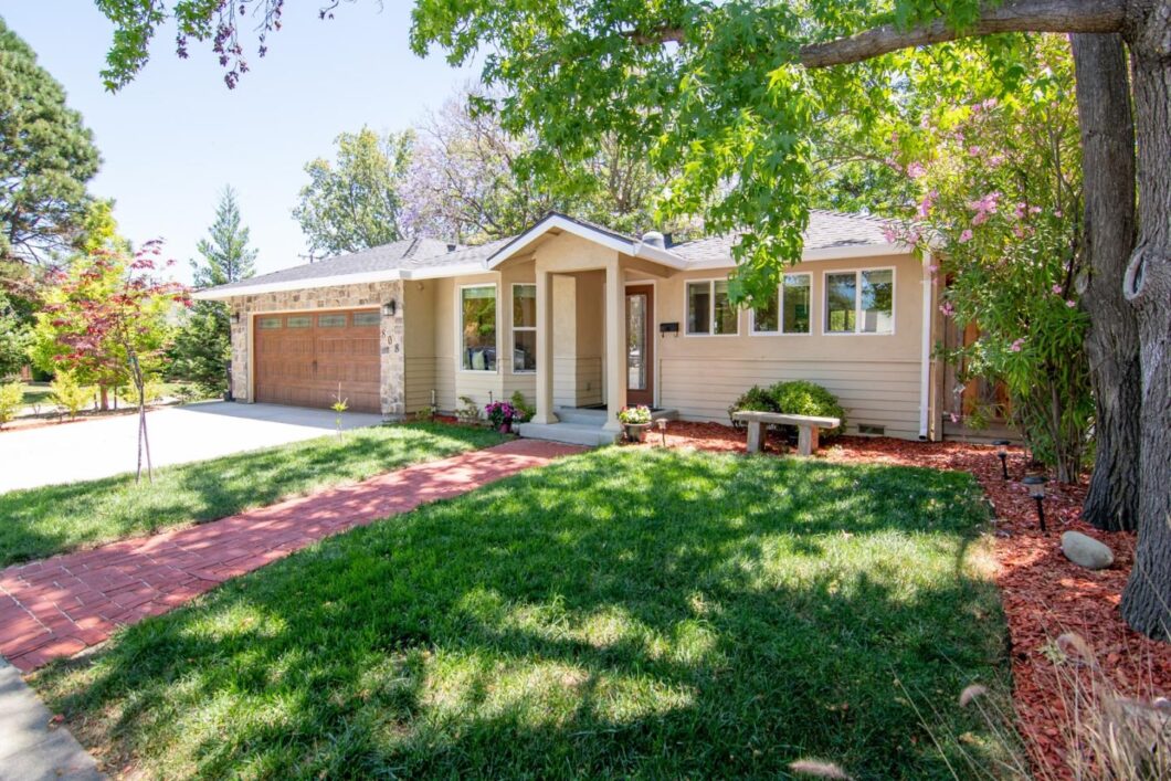 15418C1637043524744 808 Lois Avenue