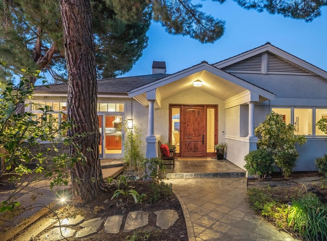 15418C1637044561040 890 Madonna Way