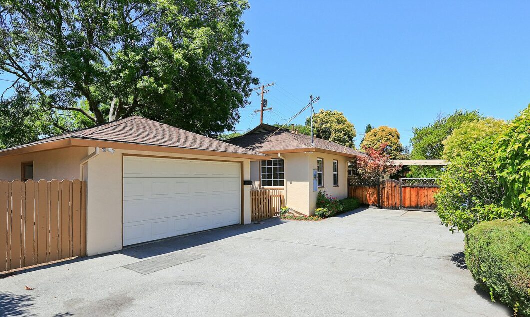 15418C1637049639115 923 Oregon Ave