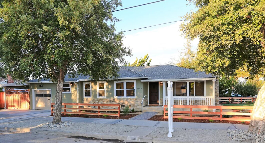 15418C1637050120750 1199 Saint Francis St