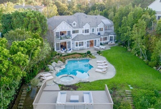 16160C1547175579327 12080 SUMMIT CIR