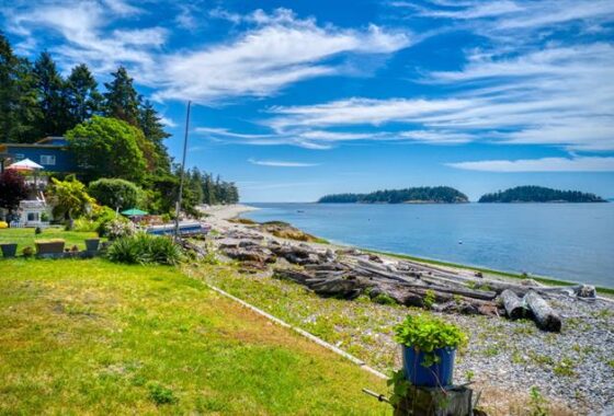 17458C1658781037301 6879 Sunshine Coast Highway