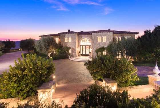 18390C1562703120128 12300 Mulholland Drive