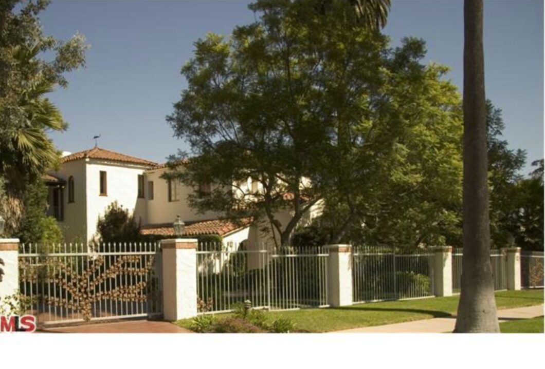 18390C1567054613902 712 N Beverly Drive