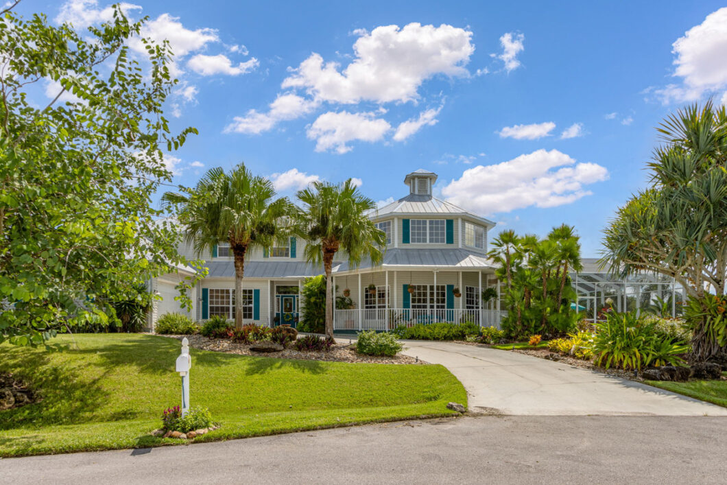 18664C1631116679954 16900 Carolyn Lane