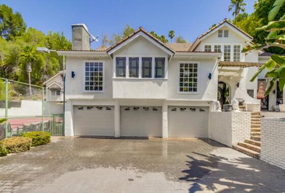 18806C1616198074100 4704 Balboa Avenue