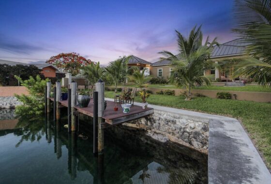 19193C1706812762350 Fortune Bay Waterfront Home