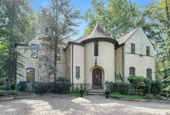 19432C1759247343433 Enchanting Chateau