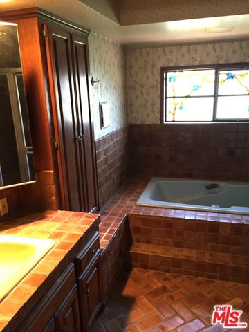 20400C1548360613887 16658 Adlon Rd