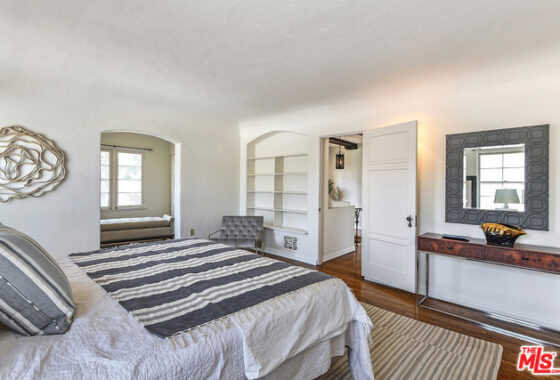 20400C1548362693908 161 N Vista St