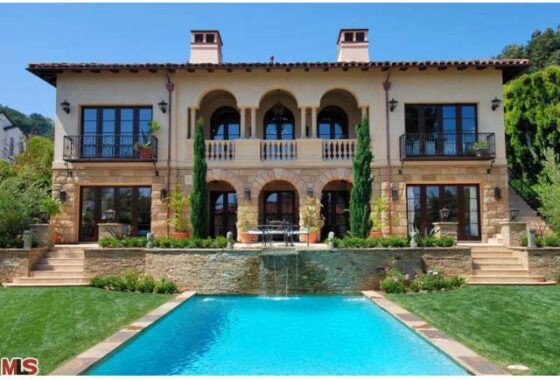 20400C1548364967956 1660 Amalfi Dr