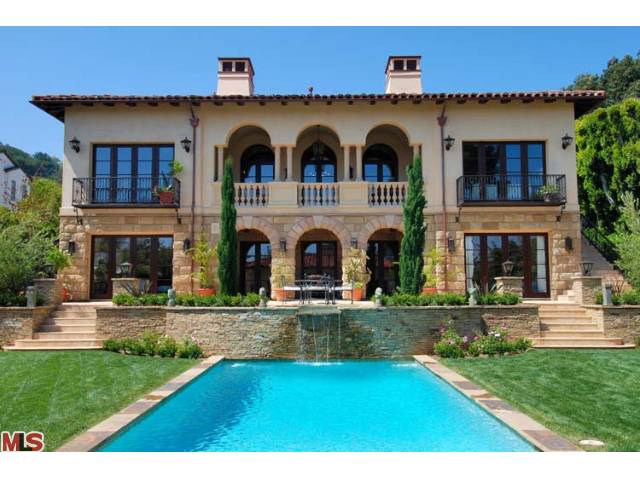 20400C1548364967956 1660 Amalfi Dr