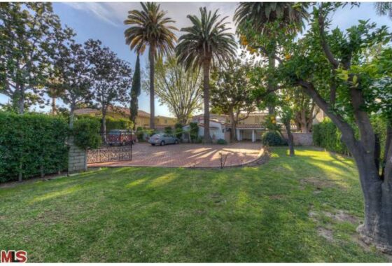 20400C1548365085481 713 N Beverly Dr
