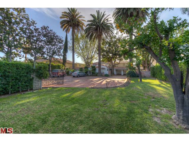 20400C1548365085481 713 N Beverly Dr