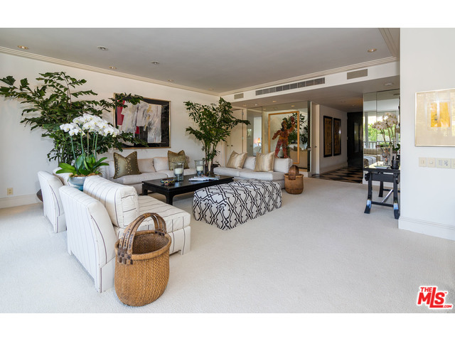 20400C1548390969007 9255 Doheny Rd