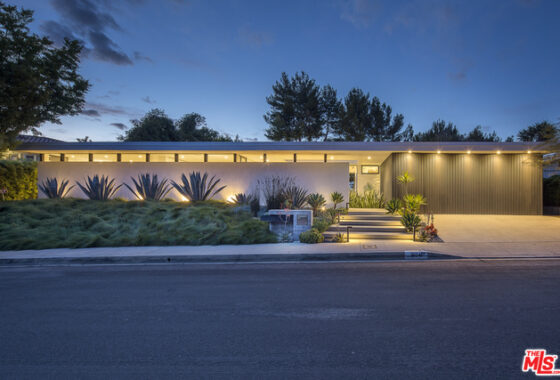 2064C1557271434635 16041 Jeanne Lane