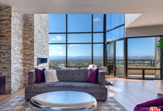 2064C1572995277765 4337 Marina City Drive