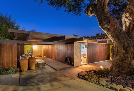 2064C1580333503226 2344 Silver Lake Blvd