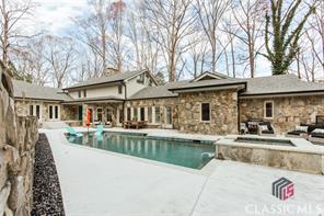 21716C1701375035477 195 Renfrew Drive