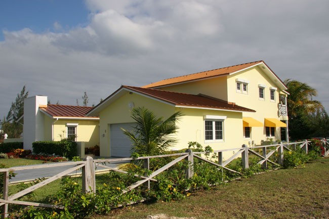 21820C1631805430841 Lovely Canal Front Home In Bahamia
