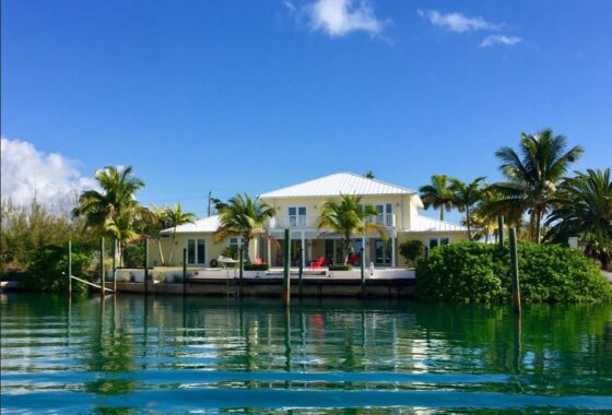 21820C1678803190273 Waterfront Home