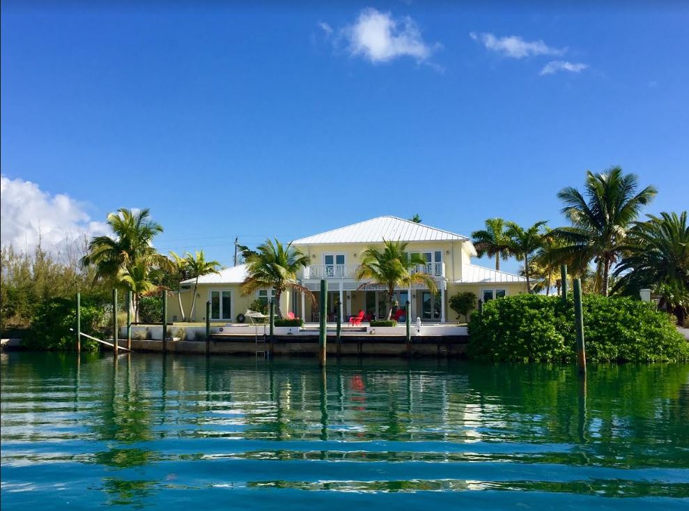 21820C1678803190273 Waterfront Home