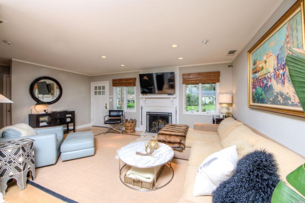 21832C1551470009868 36 Juno Rd