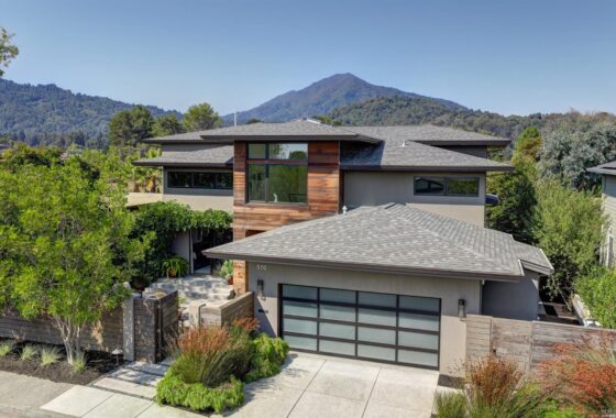 21832C1603561350123 570 Riviera Circle