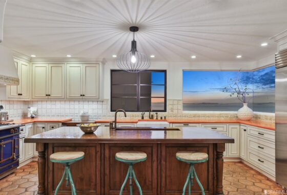 21832C1626969499318 268 Lombard St